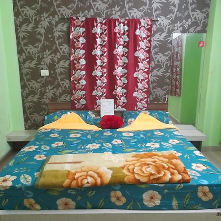 Hotel Tirupati Puri Exteriör bild