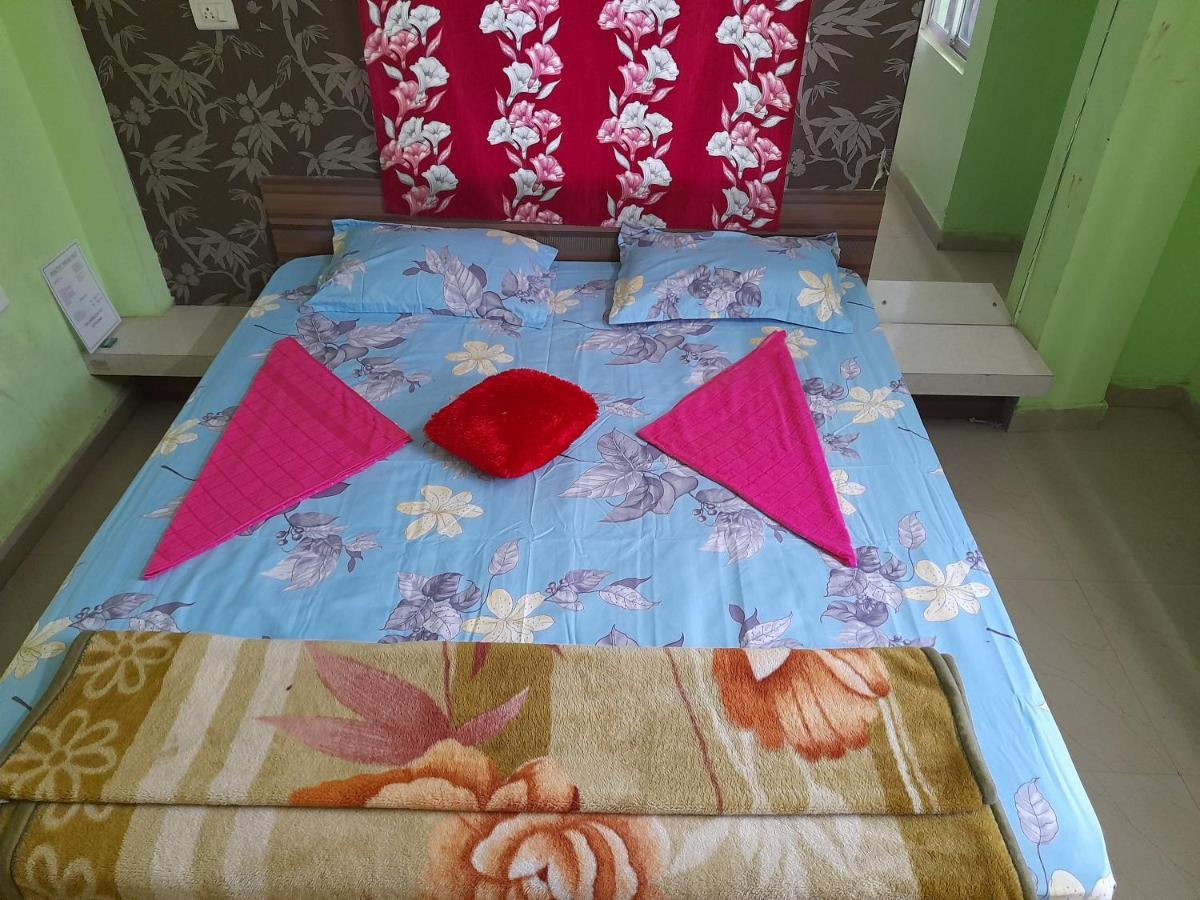 Hotel Tirupati Puri Exteriör bild