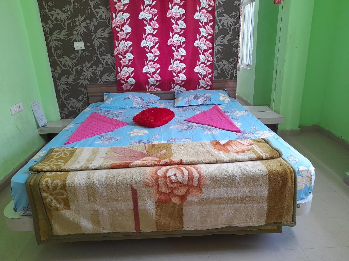 Hotel Tirupati Puri Exteriör bild